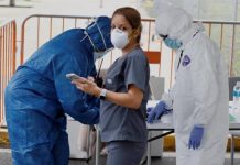 La ciudad de Nueva York ha enviado este viernes un mensaje de emergencia a través de los teléfonos móviles para recabar personal sanitario voluntario ante el desbordamiento del sistema de salud en el estado