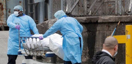 En cuanto a las personas hospitalizadas por la pandemia, el número se sitúa en 13.383, un millar más que ayer; con 3.396 pacientes que han necesitado cuidados intensivos.