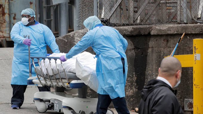 En cuanto a las personas hospitalizadas por la pandemia, el n&uacute;mero se sit&uacute;a en 13.383, un millar m&aacute;s que ayer; con 3.396 pacientes que han necesitado cuidados intensivos.