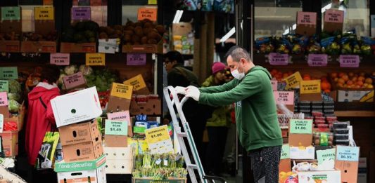 Las organizaciones sostienen que los inmigrantes de Nueva York constituyen "casi la mitad" de la mano de obra de la ciudad y están sufriendo el mayor índice de desempleo.