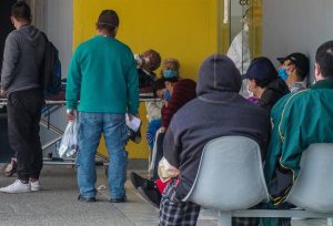 Hospitales con pocas camas y sin rayos X, recorridos por r&iacute;o de 6 horas a 3 d&iacute;as para ir a un centro de salud, cuerpos tirados en las calles tapados con una s&aacute;bana.