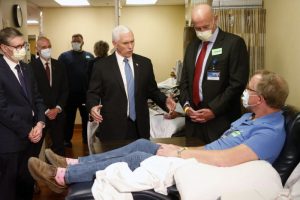 Mike Pence, incumpli&oacute; este martes las normas de la prestigiosa Cl&iacute;nica Mayo al negarse a usar una mascarilla durante una visita a uno de sus centros hospitalarios en Minesota.