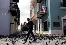 Puerto Rico estudia multar a quien no lleve mascarillas en las calles La Policía de Puerto Rico estudia multar a las personas que circulen por las calles de la isla sin mascarillas para prevenir el contagio de COVID-19