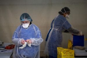 Una mujer de 54 años se convirtió en la más reciente víctima mortal del COVID-19 en Puerto Rico que, además, añade seis casos con resultados positivos hasta situarse en los 903