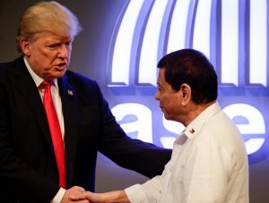 El presidente Donald Trump, llam&oacute; anoche por tel&eacute;fono a su hom&oacute;logo filipino, Rodrigo Duterte, para discutir la posible cooperaci&oacute;n bilateral en la respuesta a la pandemia de COVID-19
