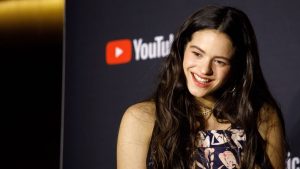 Rosal&iacute;a ha revolucionado las redes sociales deleitando a sus fans con un karaoke virtual desde su cuenta de Instagram.