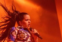 Rosalía da detalles de su esperada colaboración con Billie Eilish Rosalía fue la invitada especial este martes en la radio estadounidense Beats 1, donde puso algunas de sus canciones preferidas de flamenco y reveló que su esperada colaboración con Billie Eilish está "casi terminada".