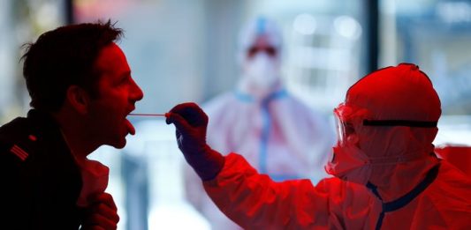 Hay pocas disposiciones en los paquetes de ayuda para garantizar que los pacientes estén protegidos de grandes facturas médicas relacionadas con las pruebas, la evaluación o el tratamiento.