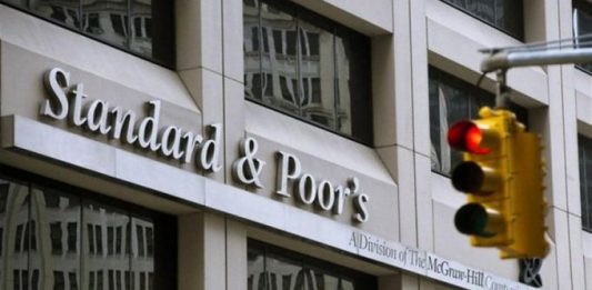 La agencia de calificación de crédito Standard & Poor's advirtió este miércoles en un informe que todos los indicadores económicos del sector público en Estados Unidos están ya a la baja por el impacto del coronaviru