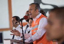 Maduro nombra ministro de Petróleo a vicepresidente, acusado de narcotráfico El presidente de Venezuela, Nicolás Maduro, nombró este lunes como ministro del Petróleo a su vicepresidente económico, Tareck El Aissami, acusado por EE.UU de narcotráfico y por cuya captura ofrece 10 millones de dólares.