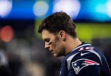 El legendario mariscal de campo Tom Brady, el nuevo y flamante fichaje de los Buccaneers de Tampa Bay, fue visto entrenándose en un parque de la ciudad, que se encuentra cerrado por causa del coronavirus