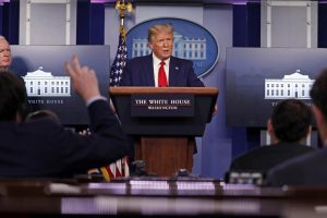 El presidente Donald Trump anunci&oacute; este lunes que su Gobierno almacenar&aacute; petr&oacute;leo hasta llenar las reservas del pa&iacute;s a&ntilde;adiendo otros 75 millones de barriles aprovechando el bajo precio del crudo.