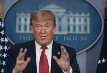 Trump plantea una "reapertura" posCOVID-19 por fases, zonas y sin calendario El Gobierno de Donald Trump presentó este jueves su plan de "reapertura" económica y social poscoronavirus para Estados Unidos por fases, zonas y sin un calendario establecido.