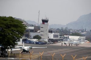 Un nuevo vuelo para que los hondure&ntilde;os varados en Estados Unidos por el COVID-19 puedan regresar a su pa&iacute;s saldr&aacute; el 29 de abril del Aeropuerto Internacional de Fort Lauderdale, con 150 pasajeros, entre ellos 27 marinos.