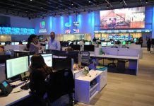La cadena estadounidense Univision comenzó este miércoles con una serie de despidos y suspensiones de sus empleados