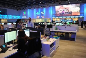 La cadena estadounidense Univision comenz&oacute; este mi&eacute;rcoles con una serie de despidos y suspensiones de sus empleados