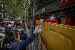 La ciudad china de Wuhan, cuna de la pandemia del coronavirus, finiquita a partir de este mi&eacute;rcoles casi 11 semanas de cuarentena, aunque los &aacute;nimos de sus residentes est&aacute;n divididos