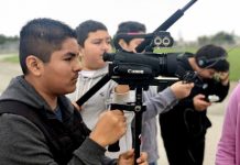 Actores de "Narcos" o "Vida" ayudan en cuarentena a alumnos latinos de YCP La pandemia del coronavirus ha dejado vacías las aulas de Los Ángeles, pero los alumnos latinos de Youth Cinema Project, un programa que enseña los secretos del cine a los jóvenes, han recibido la ayuda de actores de "Narcos: México"