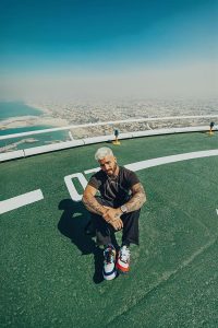 Maluma estren&oacute; este jueves su nueva canci&oacute;n "Amor de mi vida", su primera gran balada, que ha acompa&ntilde;ado de un video enga&ntilde;osamente simple