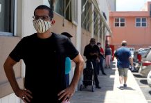 Puerto Rico registra tres muertos más por Covid-19 y 80 positivos adicionales El total de fallecidos por el Covid-19 en Puerto Rico es de 67 personas tras el anuncio de tres nuevas muertes, mientras que el de casos positivos incrementó en 80 personas hasta situarse en 995.