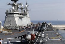 EE.UU. ha evacuado a 1.000 militares de un buque portaaviones, con unas 4.000 personas a bordo, donde se ha detectado casi un centenar de casos de COVID-19