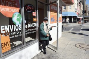 Las remesas globales enviadas por los emigrantes a sus pa&iacute;ses de origen caer&aacute;n este 2020 un 20 % respecto al a&ntilde;o anterior debido a los efectos econ&oacute;micos de la pandemia del COVID-19