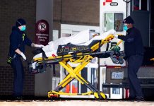 Estados Unidos está a punto de convertirse en el primer país del mundo en rebasar el millón de casos confirmados de COVID-19