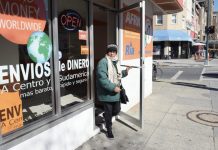 El Banco Mundial prevé una caída de las remesas del 20 % en 2020 por COVID-19 Las remesas globales enviadas por los emigrantes a sus países de origen caerán este 2020 un 20 % respecto al año anterior debido a los efectos económicos de la pandemia del COVID-19