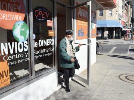 Las remesas globales enviadas por los emigrantes a sus países de origen caerán este 2020 un 20 % respecto al año anterior debido a los efectos económicos de la pandemia del COVID-19