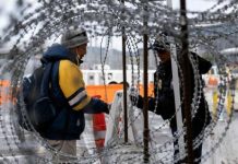 Gobierno alarga otros 30 días el cierre de fronteras con México y Canadá El Departamento de Seguridad Nacional anunció la prórroga de mutuo acuerdo con México y Canadá del cierre de sus fronteras comunes otros 30 días.
