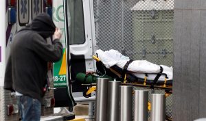 El coronavirus este viernes rompi&oacute; con casi una d&eacute;cada de creaci&oacute;n continuada de empleo en EE.UU. y volvi&oacute; a golpear con fuerza al estado de Nueva York, donde el n&uacute;mero de muertes se ha duplicado en solo tres d&iacute;as