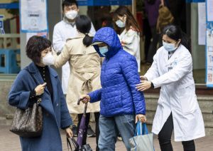 El Gobierno de Andrés Manuel López Obrador firmó este lunes un convenio con hospitales privados mexicanos para que estos ofrezcan 3.115 camas para atender enfermedades ordinarias durante la emergencia del COVID-19