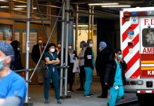 El alcalde de Nueva York, Bill de Blasio, lanzó un nuevo llamamiento de ayuda al Gobierno de EE.UU. porque si bien han llegado más ventiladores y personal sanitario la ciudad necesitará muchos más antes del 12 de abril