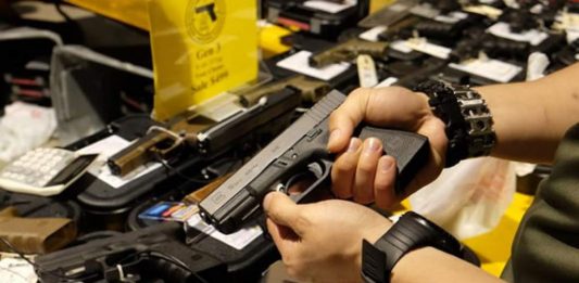 La Corte Suprema de Justicia de Estados Unidos declinó pronunciarse este lunes sobre un caso relacionado con la Segunda Enmienda de la Constitución, adoptada en 1791 y que garantiza el derecho a poseer y portar armas.