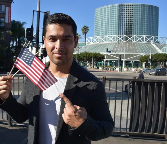 Wilmer Valderrama pide que no se olvide a nativos de EEUU durante la pandemia El actor latino Wilmer Valderrama pidió este jueves, junto a otras estrellas de Hollywood como Taika Waititi o Casey Affleck, que no se olvide a los pueblos nativos de Estados Unidos durante la crisis global por la pandemia del coronavirus.