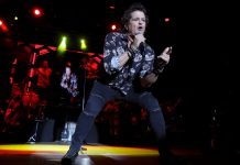 Grandes artistas latinos acuden a llamado de Disney para cantar en cuarentena Artistas como Ricardo Montaner, Alejandro Sanz, Carlos Vives, Luis Fonsi o Diego Torres respondieron al llamado de Disney para cantar el jueves en #SeparadosPeroJuntos
