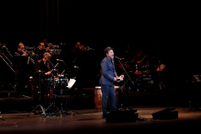 el cantante panameño Rubén Blades. Rubén Blades y Carlos Vives lideran un concierto virtual que el próximo 12 de abril reunirá a una constelación estrellas de la música latina