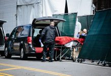Récord de fallecidos por COVID-19 en Nueva Jersey con 402 muertos en 24 horas El estado de Nueva Jersey, el segundo más afectado de Estados Unidos por la pandemia del coronavirus, ha registrado este martes su récord de fallecidos por el COVID-19 con 402 muertos en los datos recogidos en las últimas 24 horas.