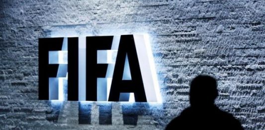 El Departamento de Justicia de EE.UU. presentó este lunes nuevas acusaciones en el escándalo de corrupción que estremeció a la FIFA que incluyen a dos exejecutivos del conglomerado 21st Century Fox