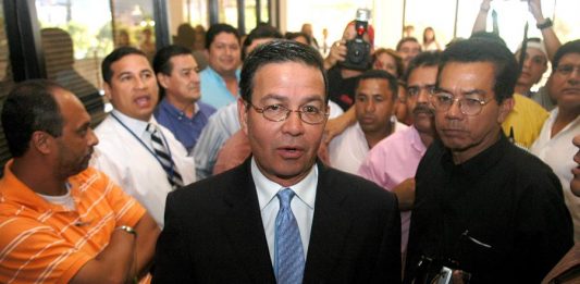 El expresidente de Honduras Rafael Callejas murió este sábado en Atlanta, Estados Unidos, país donde enfrentaba un juicio por un millonario escándalo de corrupción