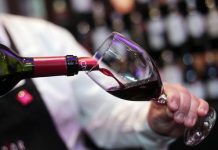 Vino, carne de vacuno y quesos, los más afectados por impacto del coronavirus El sector agroalimentario está aguantando en general bien el impacto de la pandemia de coronavirus, aunque hay sectores que lo sufren con más dureza, en particular el del vino, la carne de vacuno y los productos lácteos