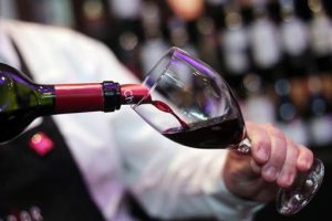 El sector agroalimentario está aguantando en general bien el impacto de la pandemia de coronavirus, aunque hay sectores que lo sufren con más dureza, en particular el del vino, la carne de vacuno y los productos lácteos