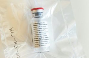 La Administraci&oacute;n Federal de Alimentos y Medicamentos tiene previsto emitir una autorizaci&oacute;n para permitir el uso de emergencia del f&aacute;rmaco remdesivir, desarrollado por la farmac&eacute;utica Gilead, para tratar el COVID-19.