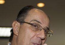 Muere de COVID-19 presidente de consejo administrativo de la bolsa mexicana El presidente del consejo de administración de la Bolsa Mexicana de Valores, Jaime Ruiz Sacristán, falleció este domingo a los 70 años por complicaciones derivadas del COVID-19.