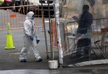 Preocupación en Puerto Rico ante la falta de pruebas y el rastreo de casos Pese al terreno ganado y el elogio inmediato recibido por el Gobierno de Puerto Rico por la rapidez con la que impuso medidas para frenar la propagación del nuevo coronavirus, todo puede quedar en papel mojado si no se hacen más pruebas y se lleva a cabo un rastreo de casos.