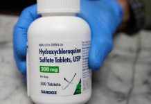 La FDA desaconseja hidroxicloroquina para COVID fuera de hospital La gubernamental Administración de Alimentos y Medicamentos (FDA) recomendó no emplear sin supervisión médica en un hospital la hidroxicloroquina y la cloroquina como tratamientos para la COVID-19.