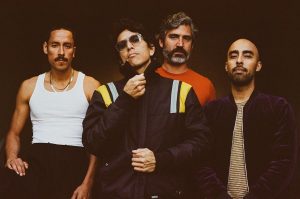 Chicano Batman es una de bandas hispanas m&aacute;s destacadas del panorama alternativo en EE.UU. y, ante el lanzamiento de su nuevo disco, "Invisible People"