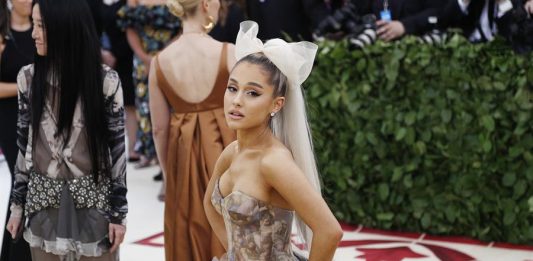 Celebridades del mundo de la canción y del cine como Rihanna, Ariana Grande, Halsey, Stephen Colbert y Julia Louis-Dreyfus se han sumado al fondo de ayuda Project 100