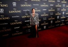 Beyoncé publica un remix solidario de "Savage" con Megan Thee Stallion Beyoncé se ha unido a la rapera Megan Thee Stallion en el remix de "Savage", una de las canciones más escuchadas del momento y que destinará los beneficios recaudados por la nueva versión a causas benéficas por la crisis del coronavirus.
