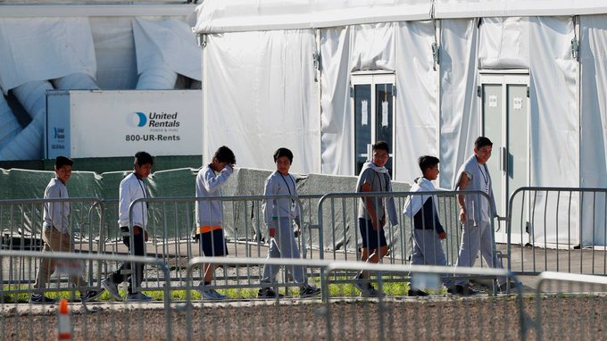 El Gobierno tiene unos 30.000 inmigrantes indocumentados detenidos en diferentes centros en todo el pa&iacute;s, y seg&uacute;n los datos m&aacute;s recientes del ICE, unos 3.358 son menores.